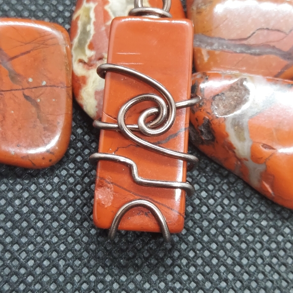 Red jasper wire wrapped pendant - Picture 1 of 3